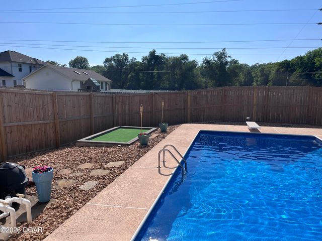 117 Suzanne Circle, Webb City, MO 64870