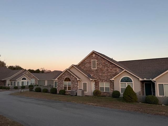 441 Deer Lake Place, Bronston, KY 42518