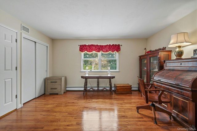 2 Forester Court, Northport, NY 11768