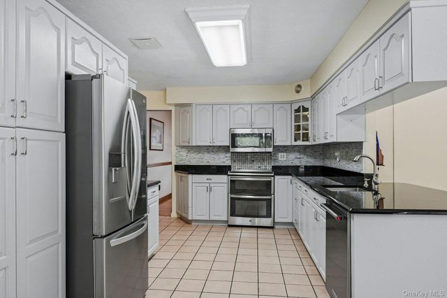 2 Forester Court, Northport, NY 11768