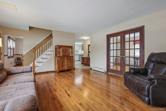 2 Forester Court, Northport, NY 11768