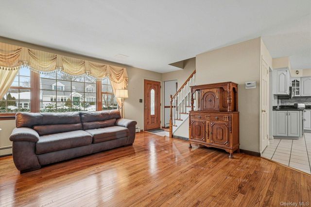 2 Forester Court, Northport, NY 11768