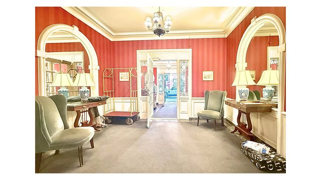 310 W 55th St Apt 4B, New York City, NY 10019