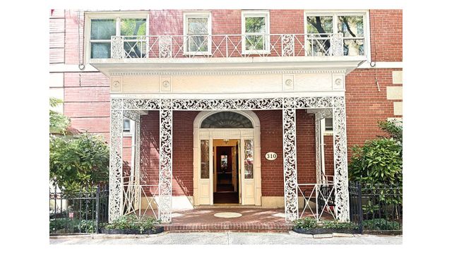 310 W 55th St Apt 4B, New York City, NY 10019