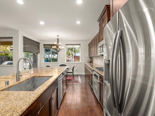 11319 N Via Napoli Drive, Fresno, CA 93730