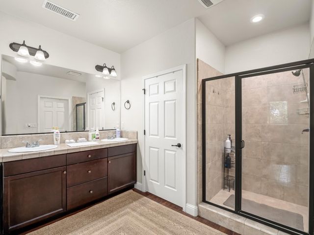 11319 N Via Napoli Drive, Fresno, CA 93730