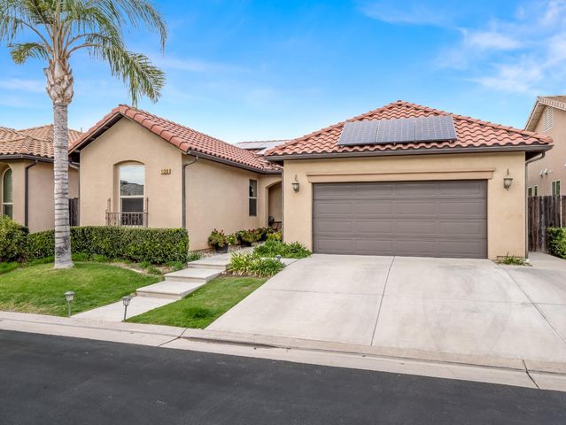 11319 N Via Napoli Drive, Fresno, CA 93730