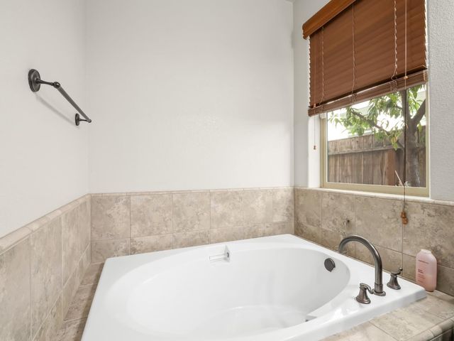 11319 N Via Napoli Drive, Fresno, CA 93730