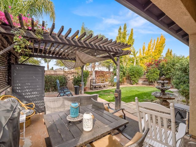 11319 N Via Napoli Drive, Fresno, CA 93730