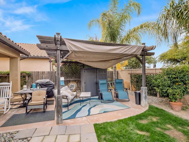 11319 N Via Napoli Drive, Fresno, CA 93730