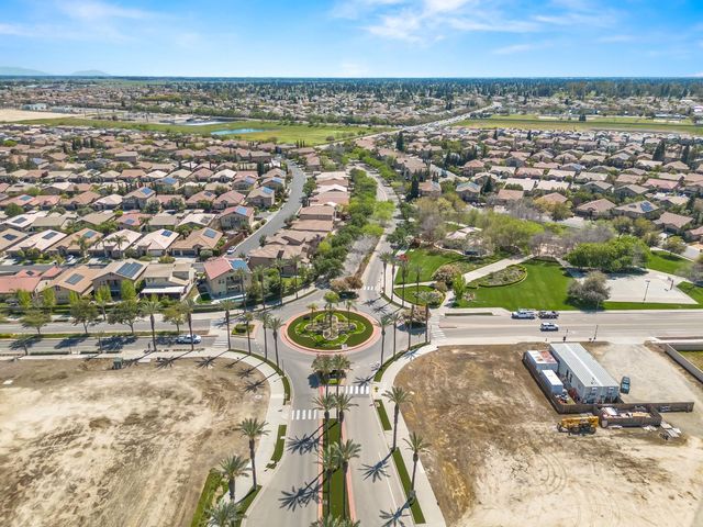 11319 N Via Napoli Drive, Fresno, CA 93730