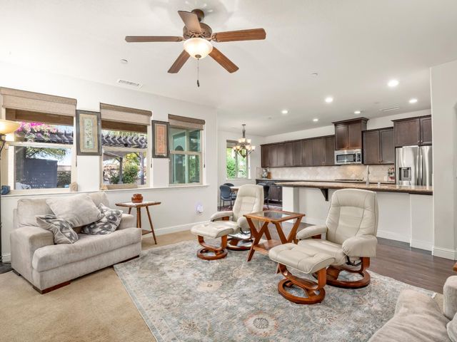 11319 N Via Napoli Drive, Fresno, CA 93730