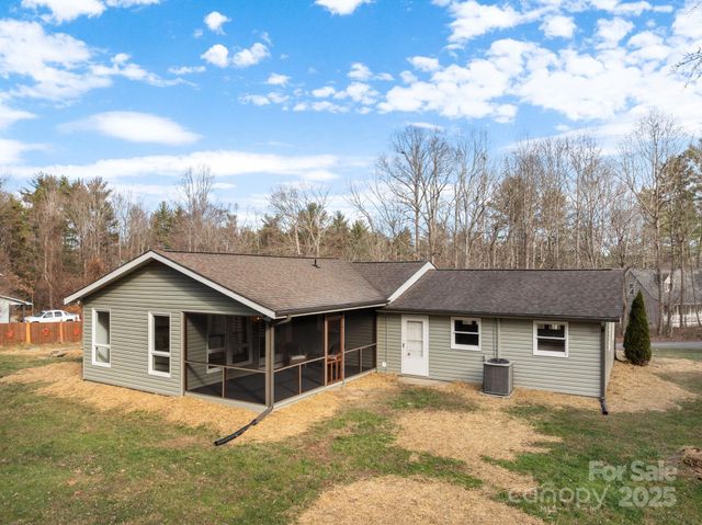 23 Coronet Lane, Hendersonville, NC 28792