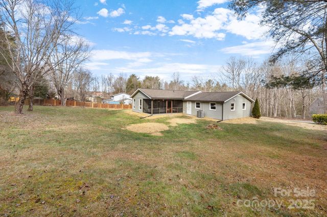 23 Coronet Lane, Hendersonville, NC 28792