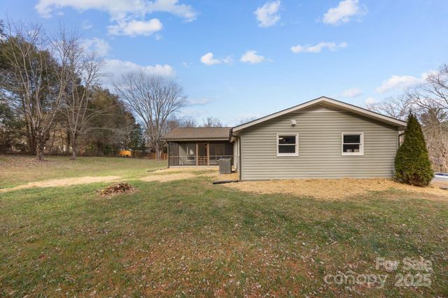 23 Coronet Lane, Hendersonville, NC 28792