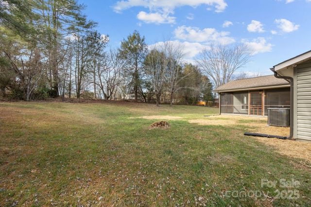 23 Coronet Lane, Hendersonville, NC 28792