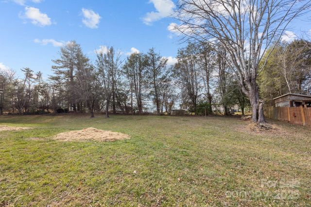 23 Coronet Lane, Hendersonville, NC 28792