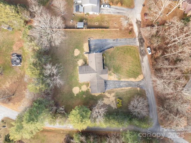 23 Coronet Lane, Hendersonville, NC 28792