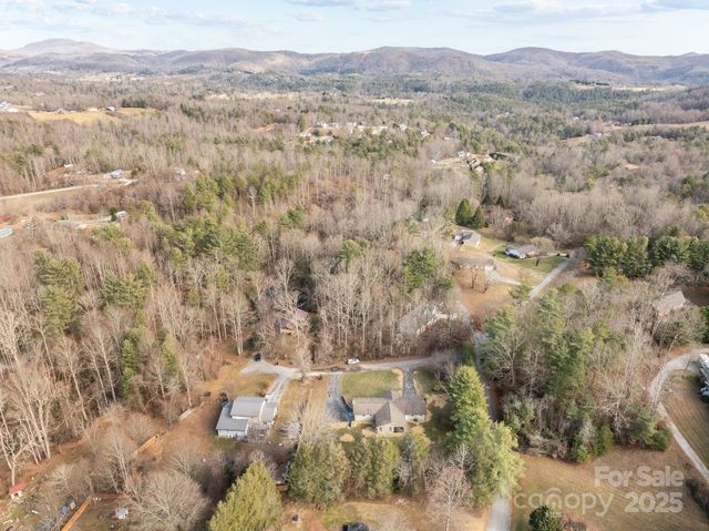 23 Coronet Lane, Hendersonville, NC 28792