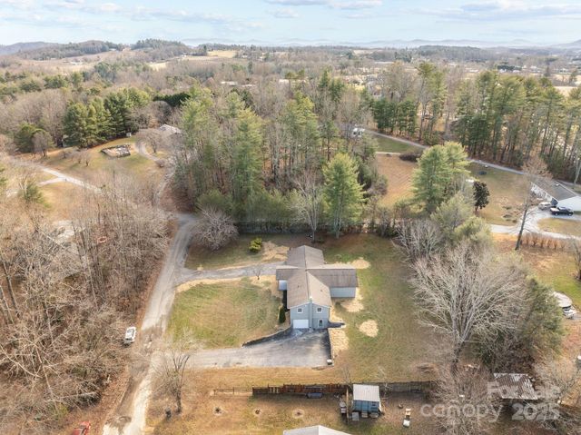 23 Coronet Lane, Hendersonville, NC 28792