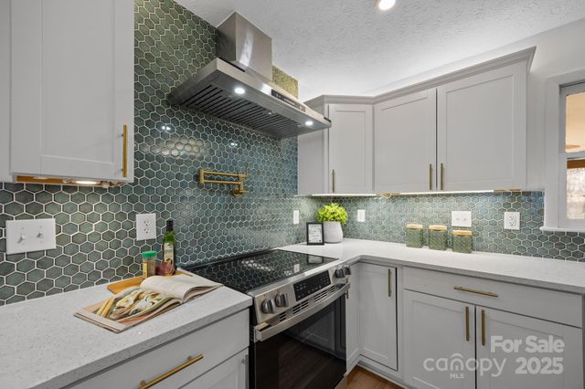 23 Coronet Lane, Hendersonville, NC 28792