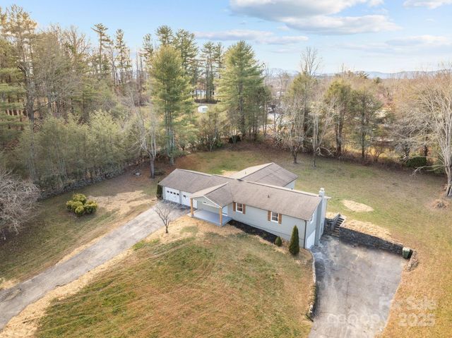 23 Coronet Lane, Hendersonville, NC 28792