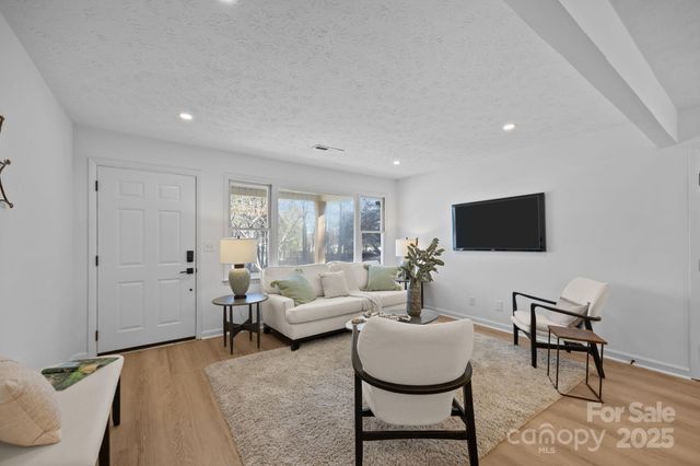 23 Coronet Lane, Hendersonville, NC 28792