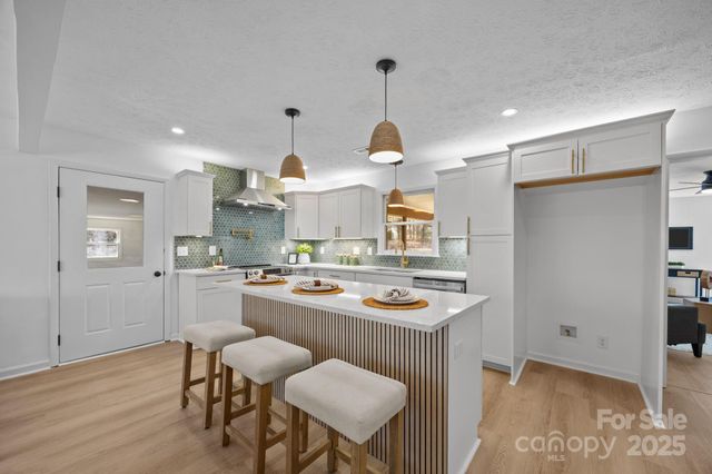 23 Coronet Lane, Hendersonville, NC 28792