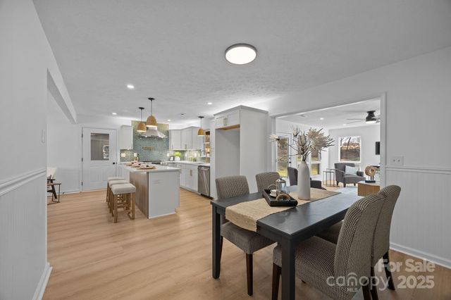 23 Coronet Lane, Hendersonville, NC 28792