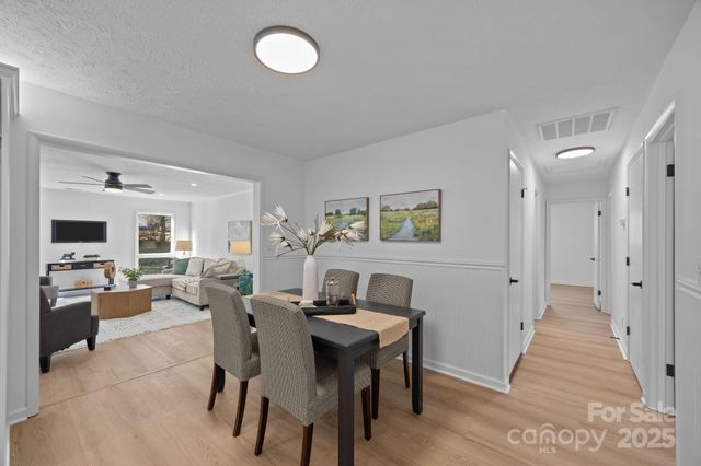 23 Coronet Lane, Hendersonville, NC 28792