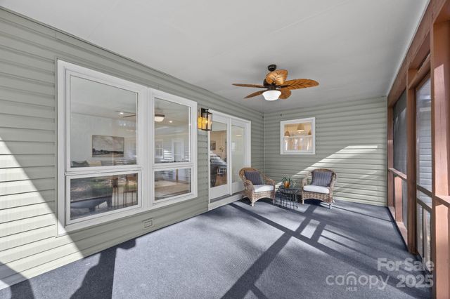 23 Coronet Lane, Hendersonville, NC 28792