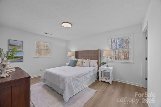 23 Coronet Lane, Hendersonville, NC 28792