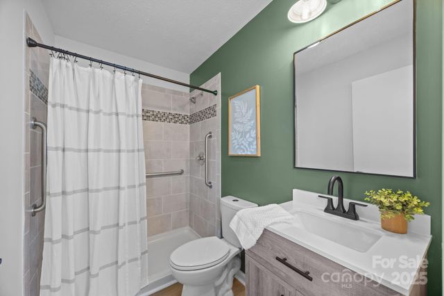 23 Coronet Lane, Hendersonville, NC 28792