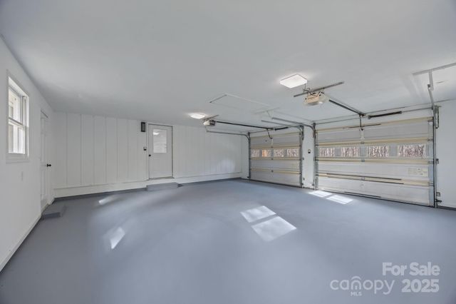 23 Coronet Lane, Hendersonville, NC 28792