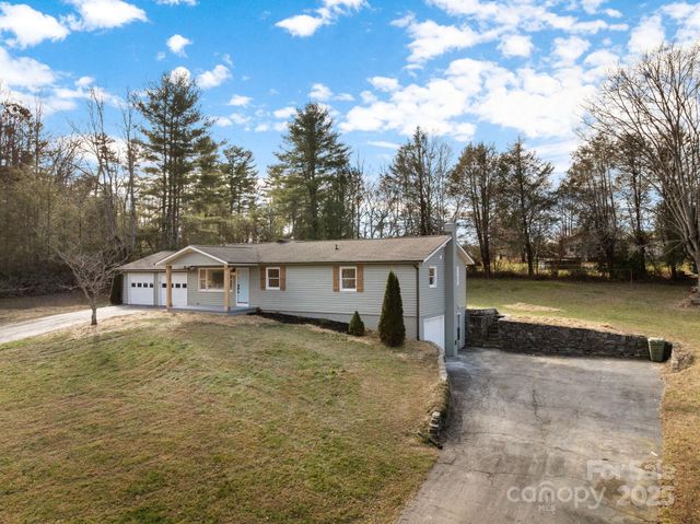 23 Coronet Lane, Hendersonville, NC 28792