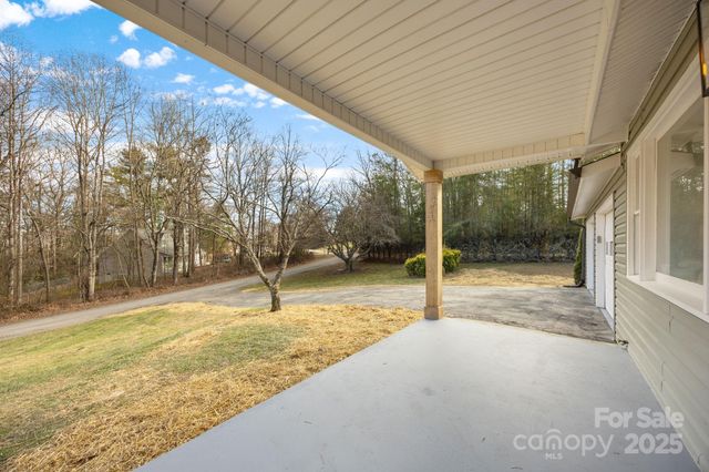 23 Coronet Lane, Hendersonville, NC 28792