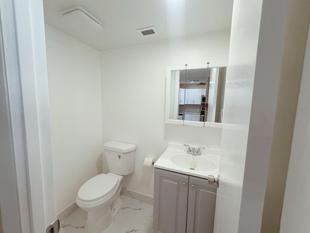 2025 NE 164th Street 305, North Miami Beach, FL 33162