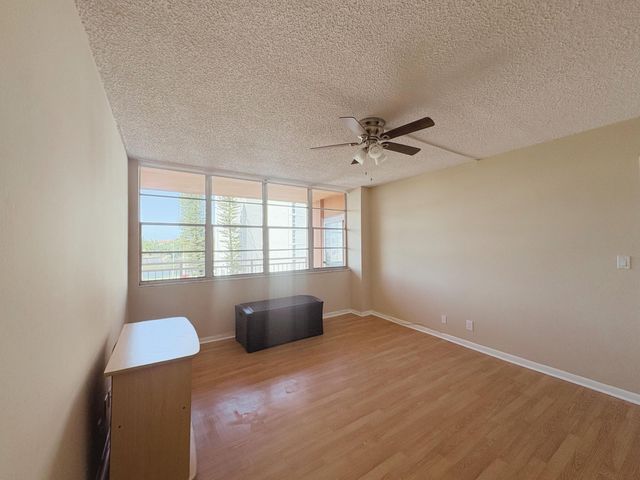 2025 NE 164th Street 305, North Miami Beach, FL 33162