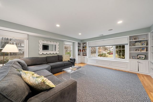 55 Burnside Rd, Needham, MA 02494