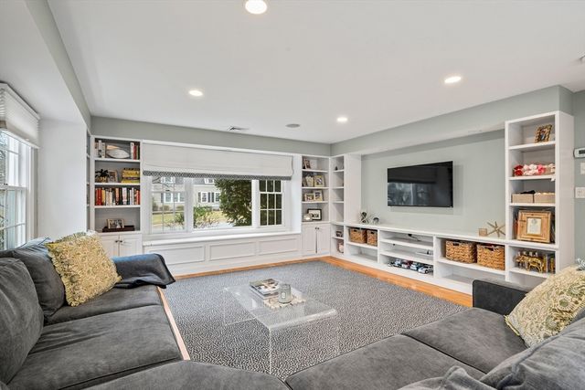 55 Burnside Rd, Needham, MA 02494