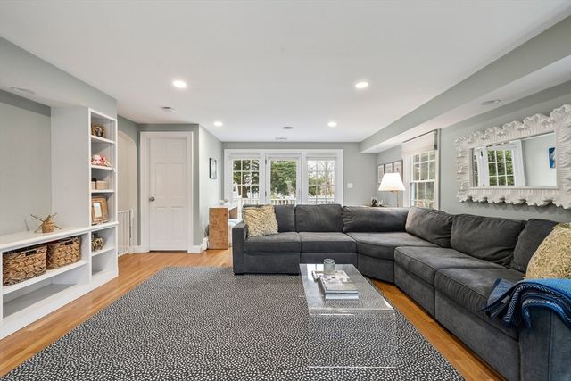55 Burnside Rd, Needham, MA 02494