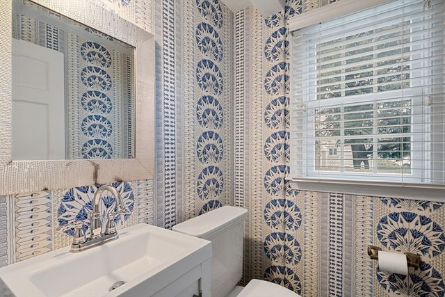 55 Burnside Rd, Needham, MA 02494