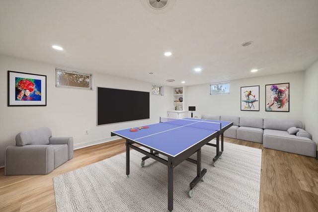 55 Burnside Rd, Needham, MA 02494