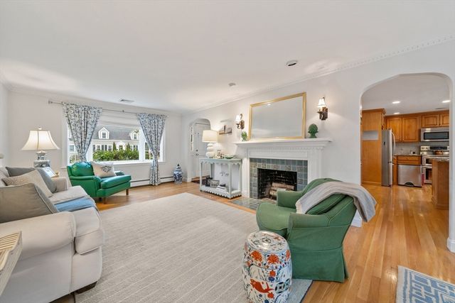 55 Burnside Rd, Needham, MA 02494