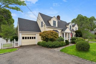 55 Burnside Rd, Needham, MA 02494