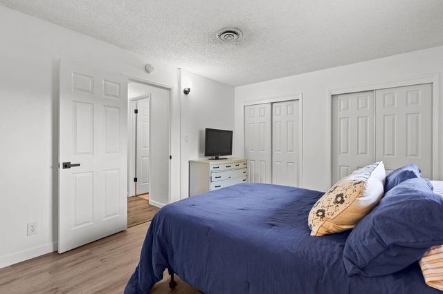 6958 Riverside Drive, Redding, CA 96001