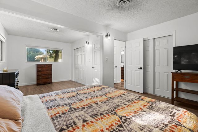 6958 Riverside Drive, Redding, CA 96001