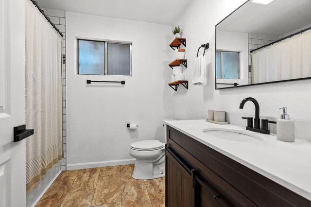 6958 Riverside Drive, Redding, CA 96001