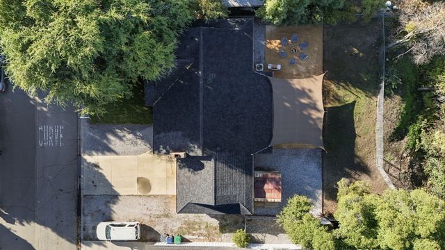 6958 Riverside Drive, Redding, CA 96001