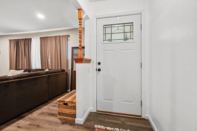 6958 Riverside Drive, Redding, CA 96001